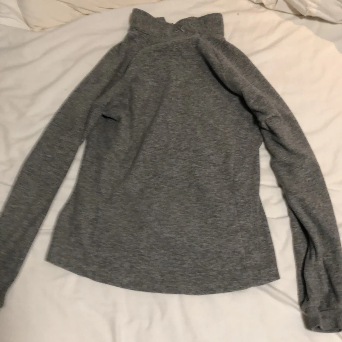 säljer en everest tjock tröja - 91