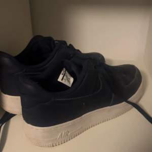 Blåa Air force 1, väldigt fint skick 