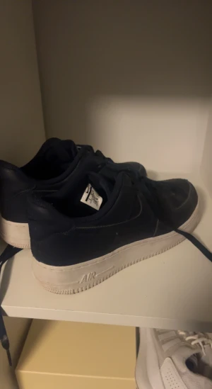 Air force 1 - Blåa Air force 1, väldigt fint skick 