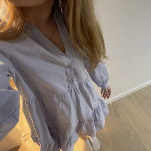 Kläning  - Super fin klänning säljer då den inte kommer till användning längre ❤️❤️