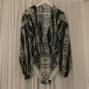 H&M ormbody - Använd fåtal gånger.