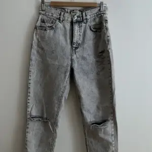 Ett par jeans från Pull&bear som tyvärr aldrig kommer till användning längre 