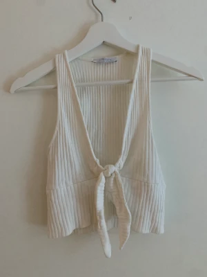 Topp - Topp från Zara! Väldigt somrig och fin