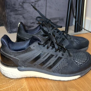 Nike skor  - Använda i gott skick Nike Boost supernova 