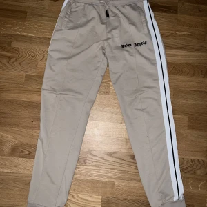Palm Angels byxor - Palm angels byxor i bra skick!