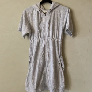 Lång Hoodie strl. XS - Cool hoodie.