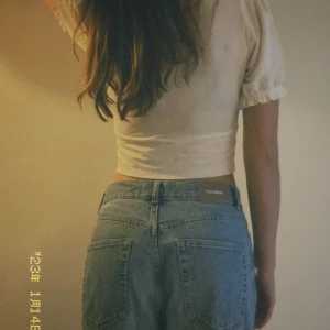 Vit tröja - Vit tröja från Gina Tricot  Storlek XS  Säljes då den inte används längre.  Skicka meddelande vid intresse 💌