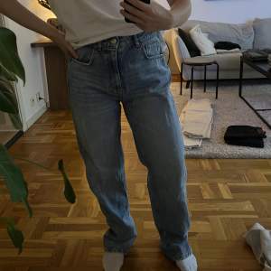 Säljer jeans från Gina 👖 Säljer då det inte kommer till användning. Skriv för mer bilder/frågor 💙
