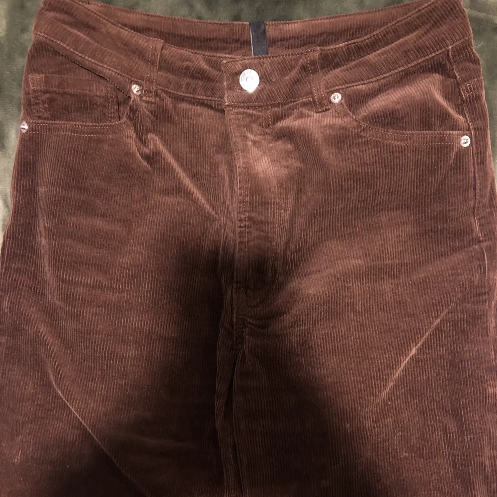 Bruna manchester byxor. Endarna är klipped av.. Jeans & Byxor.