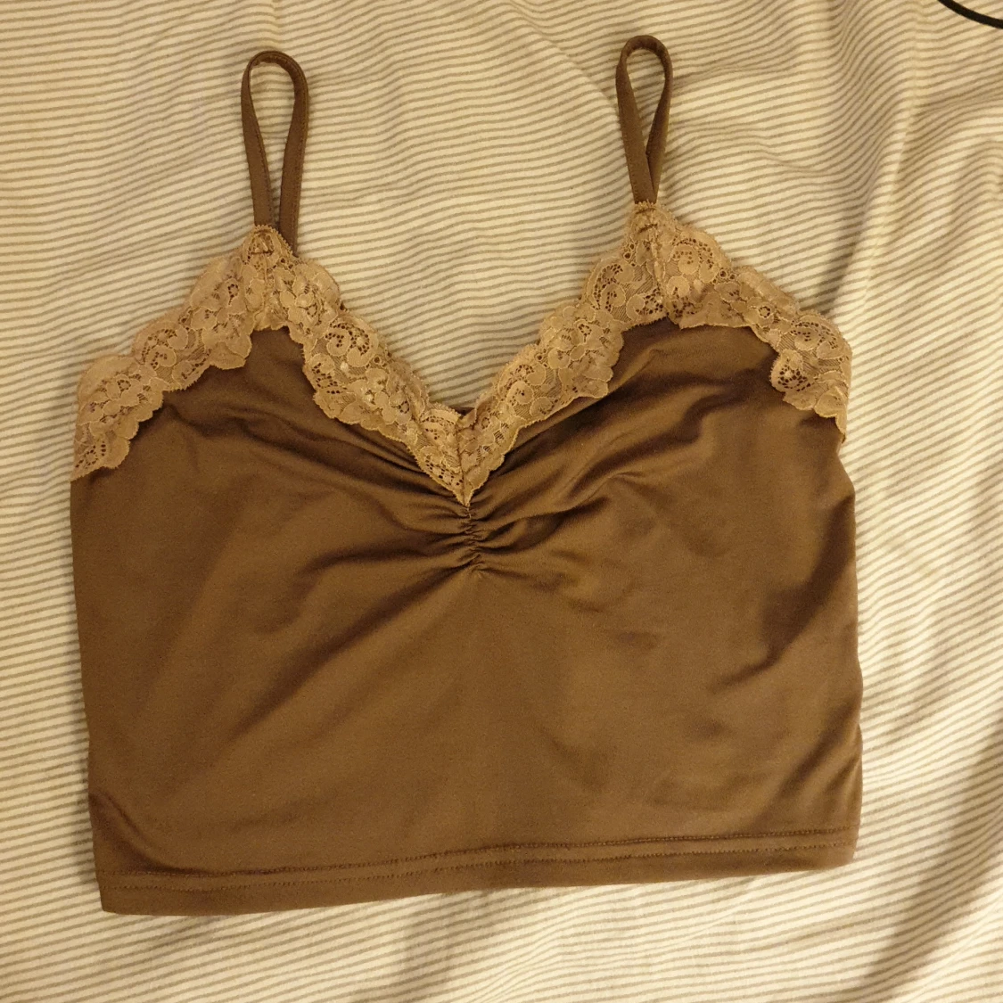 Brunt linne med spets - 90