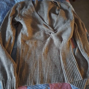 Superfin helt ny tröja  - Helt ny tröja i stl 44 beige 