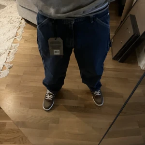 Levi’s SilverTab NYA 34/32 - NYA Levi’s SilverTabs med tags!  34/32 Baggy fit Silvertabs är en rare modell, med riktigt bra baggypassform! Legat i gaderoben och chillat på att du ska rocka dom <3  Jag är 183 cm