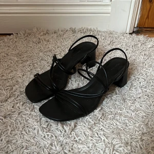 Klackskor från pull&bear - Använda 1 gång, 190kr eller paketpris för alla tre 500kr