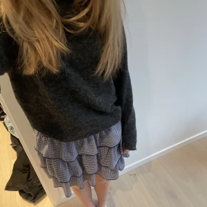 Kjol - Så sjukt snygg kjol super fin till sommaren och våren säljer då den inte kommer till användning längre Skiv för frågor eller funderingar❤️❤️❤️🙌🙌😍🥰🥰