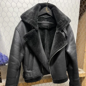 Vinterjacka  - Bra skick, åt det croppade hållet, inte använd många gånger