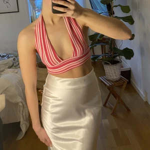 Topp - Superfin topp, aldrig använd! Säljer för 60 kr plus frakt eller bud🥰 Kolla gärna in mina andra annonser och köp fler saker så samfraktar jag det😊