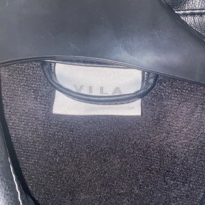 Läderklänning  - Vila läder klänning, storlek 34. Helt oanvänd!