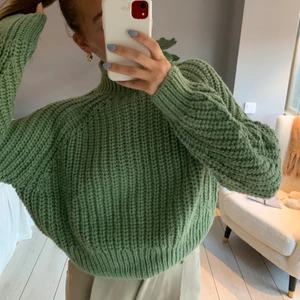 Stickad tröja - Superfin grön stickad tröja ifrån HM som aldrig är använd🌼 ordinariepris 299 kr