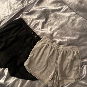 Shorts - Svarta i storlek L gråa i storlek M🤍 20kr styck eller båda för 30