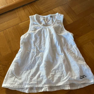 Trendigt linne från Kappahl - Fint vitt ”trendigt” linne från Kappahl/ Hampton Republic