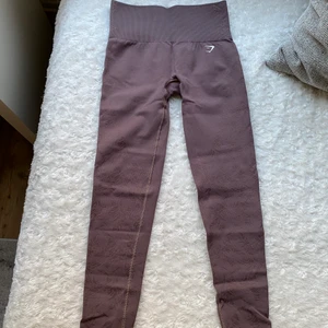 Gymshark  - Gymshark i kollektionen Studio. Storlek XS och bara använda en gång så i nyskick utan skavanker. Köparen står för frakten 