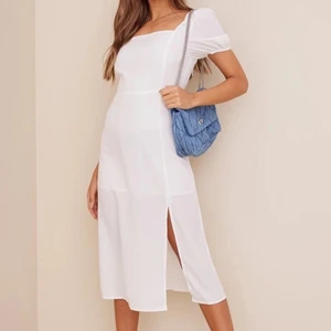 Klänning - Ny. Passar perfekt som student/skolavslutning. 