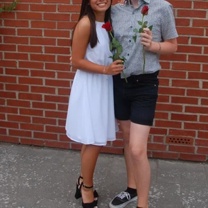 Studentklänning - Superfin vit klänning, passar perfekt till student och skolavslutning 💗💗 för fler bilder skriv privat 💖