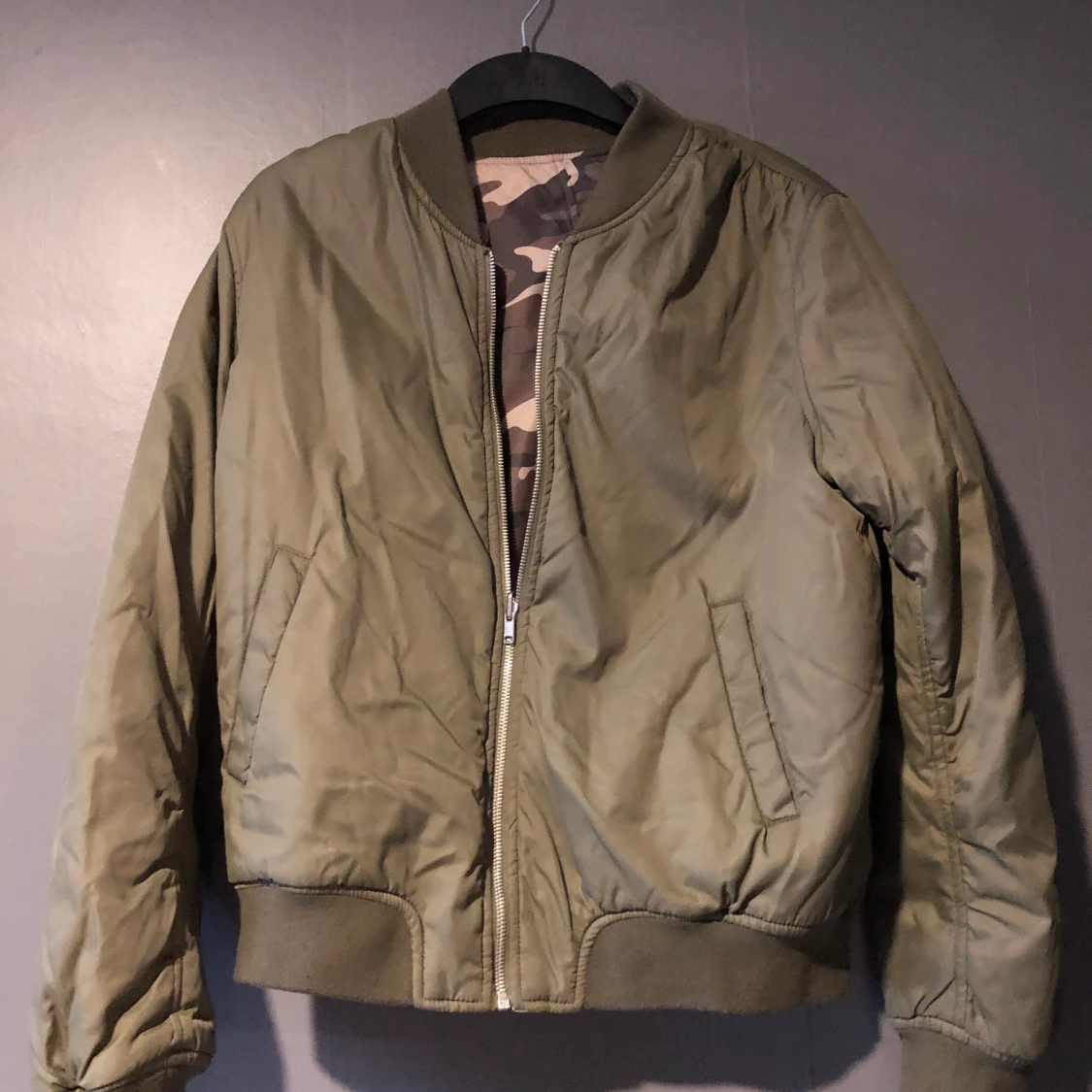 Omvändbar bomber jacka