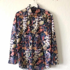 Riley Skjorta Slim Fit L - Sparsamt använd Riley skjorta i gott skick.