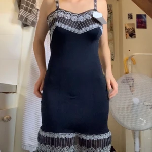 Lingerie nattlinne - Nattlinne i siden, köpt second hand men aldrig använd. Köparen står för frakt! Priset går att diskuteras :)