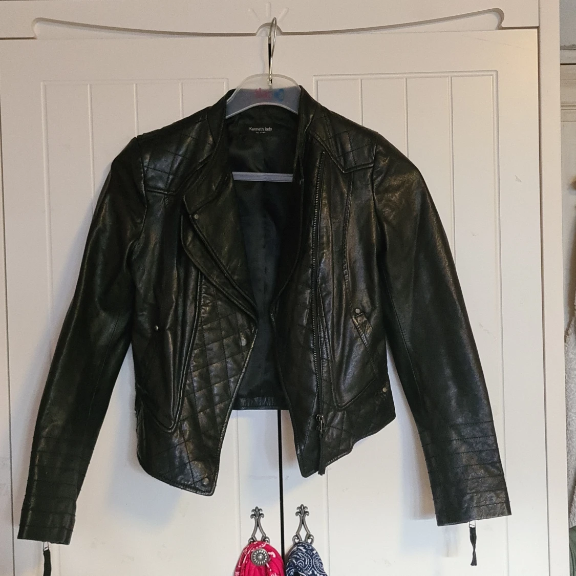 Svart läderjacka  - 90
