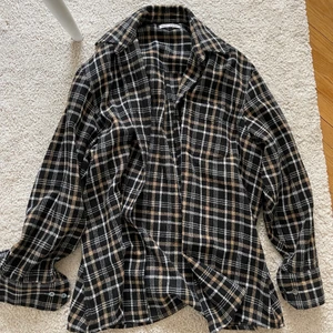 Skjorta fr Our Legacy - Aldrig använd.