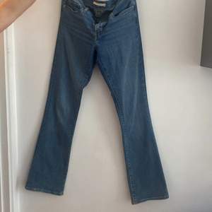 Aldrig använda Levi’s bootcut jeans, då det inte riktigt är min stil.  Nypris 1.119 kr