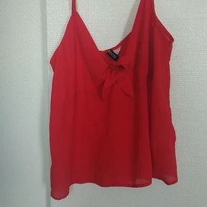 HM Topp xs - Sommartopp med knytband och reglerbara axelband 