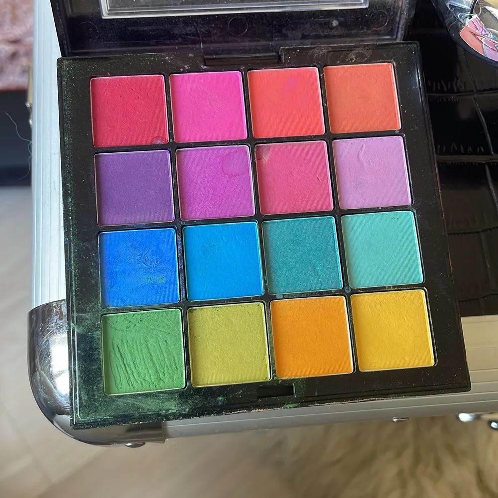 Jätte fin palette från nyx, använd 1 gång💕. Accessoarer.