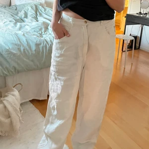 Linnebyxor - Köpta secondhand men säljer vidare nu då jag fick ett nytt par linnebyxor i present, är från märket inwear. Midjemåttet är 78, de sitter lite baggy och är ganska långa på mig som är 165. Köpare står för frakten, pris kan diskuteras beroende på intresse och vid snabb affär☺️