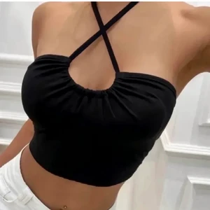 Svart Topp  - Så fin topp, har inte ens testat denna så den är verkligen helt ny!