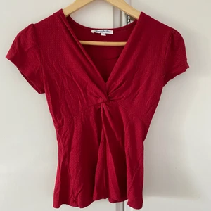 Röd topp  - Superfin topp i storlek xs!