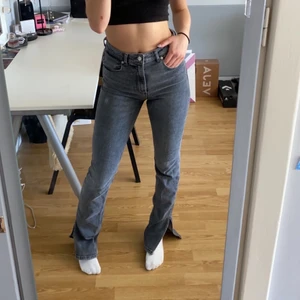 Jeans - Snygga jeans som jag endast använt enstaka gånger, går inte längre att köpa på Zaras hemsida😇