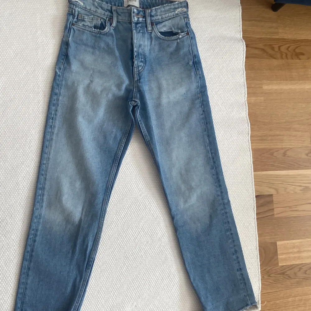 Jeans från zara . Jeans & Byxor.