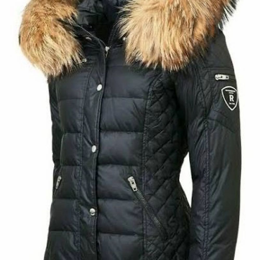Hejsan! Säljer min rockandblue jacka som endast är använd en halv vinter. Det är äkta mink päls. Avtagbar luva. Köpte jackan för 4200kr.. Jackor.