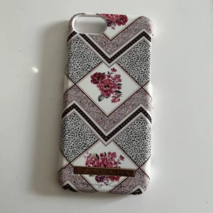 Iphone-skal - Knappt använt skal från ideal of sweden💞 Passar iPhone 6/7/8 och nån SE