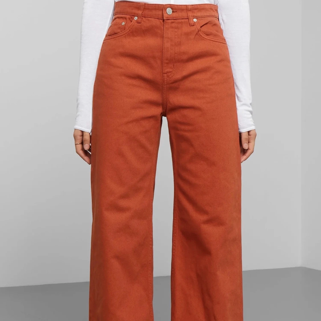 Röda högmidjade Weekday Ace jeans - 91