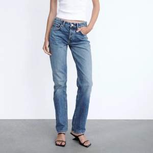 Mid Rise jeans från zara i storlek 32. Jättebra skick.
