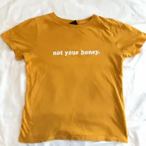 Orange/Gul T-shirt från Gina tricot. Fint skick!