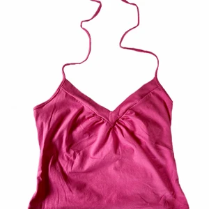 Superfin Rosa topp!💞 - Jätte söt rosa topp i storlek S/M!! Eventuell frakt betalas av köparen eller så kommer vi överens om en plats där toppen kan hämtas upp💕:D Betalas via Swish :))