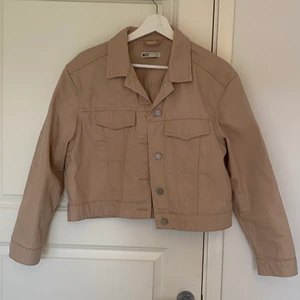 Beige jacka - Supersnygg jeansjacka som matchar till allt 😍