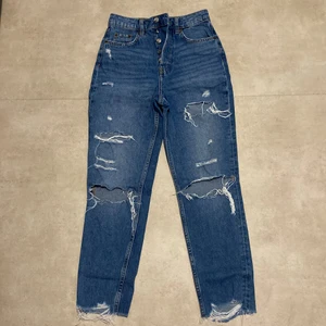 Blå jeans - Köpte den för typ 6 månader. Strl 34