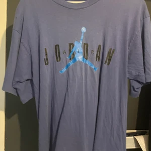 Jordan air t shirt - Air Jordan t-shirt köpt för 750 på plugmeplease för 2 år sedan, änvändes senast för 2 år sedan. 