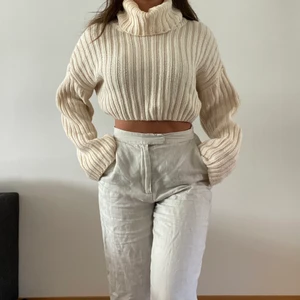 Stickad tröja  - Säljer världens mysigaste höst/vinter tröja. Har använt ett fåtal gånger. Frakten betalas av kunden annars kan jag mötas upp. Betalning sker via swish